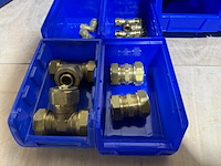 Ca. 15x assortimentsbak met diverse messing koppelingen - afbeelding 12 van  13