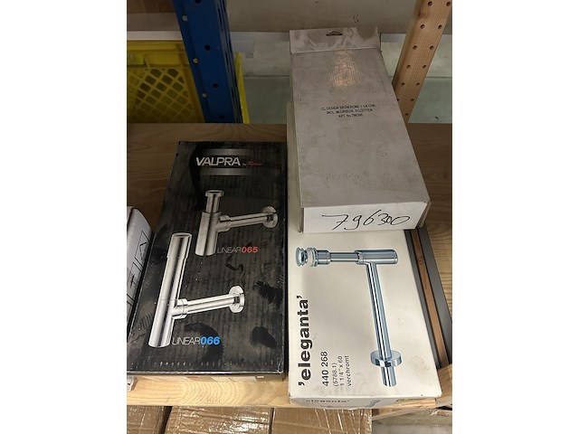 Ca. 15x badkamer/sanitair accessoires en toebehoren w.o. alterna, artemide, eleganta, geesa - afbeelding 2 van  8