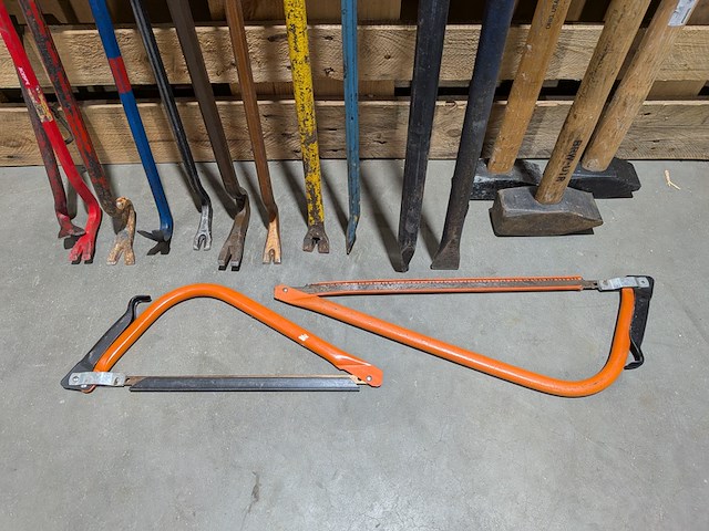 Ca. 15x divers sloopgereedschap, o.a. breekijzers, koevoeten en sloophamers - afbeelding 2 van  5