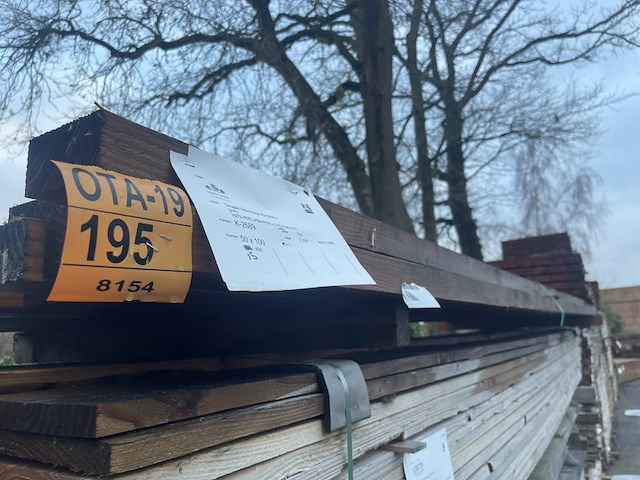 Ca. 15x douglas balken fijnbezaagd, 50x100mm, lengte 400cm - afbeelding 2 van  3