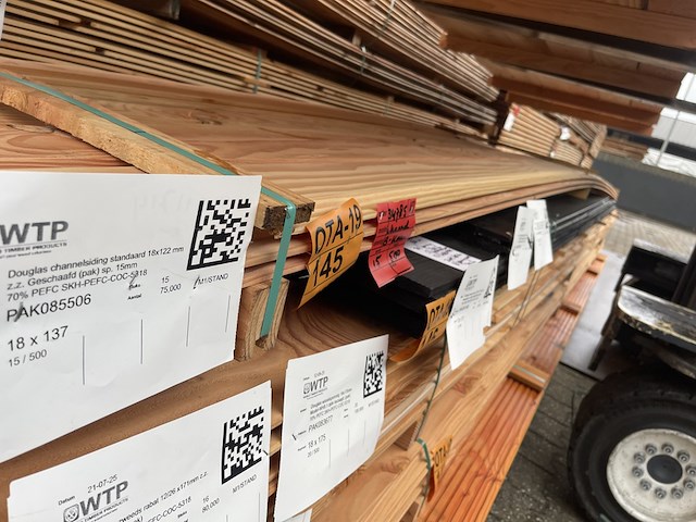 Ca. 15x douglas channelsiding, 18x145mm, lengte 500cm - afbeelding 2 van  3