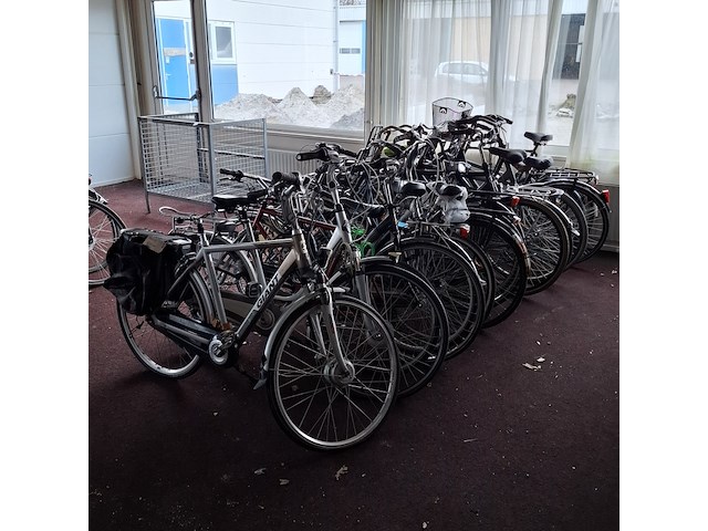 Ca. 15x fiets, o.a. gazelle en giant - afbeelding 1 van  12