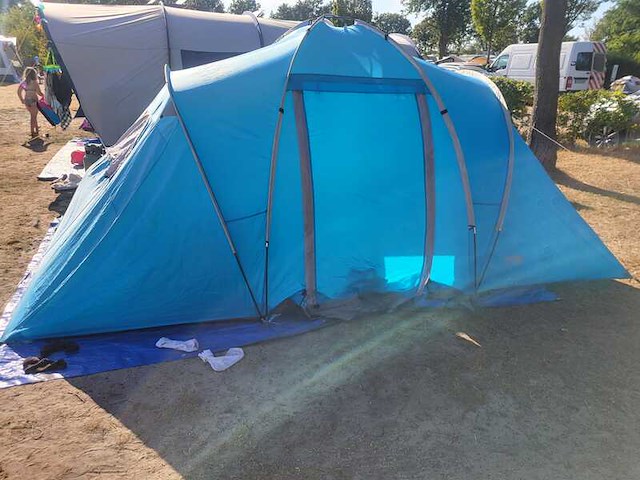 Ca. 15x kampeerartikelen – tent, campinguitrusting, kookgerei, accessoires & meer - afbeelding 2 van  25