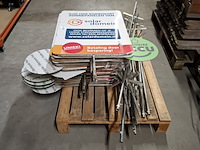 Ca. 15x makelaarsbord - afbeelding 1 van  6