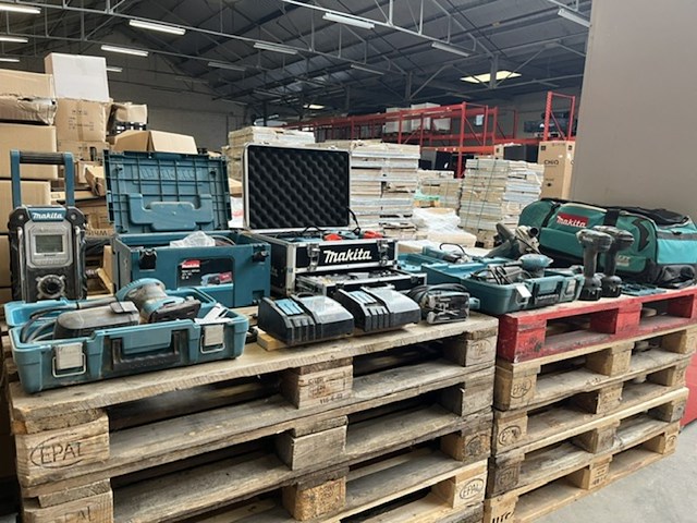 Ca. 15x makita gereedschap, accessoires en toebehoren - afbeelding 1 van  15