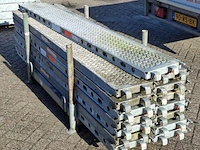 Ca. 15x o-roostervloer, layher, allround | 257x32 cm, in transportbok - afbeelding 3 van  7