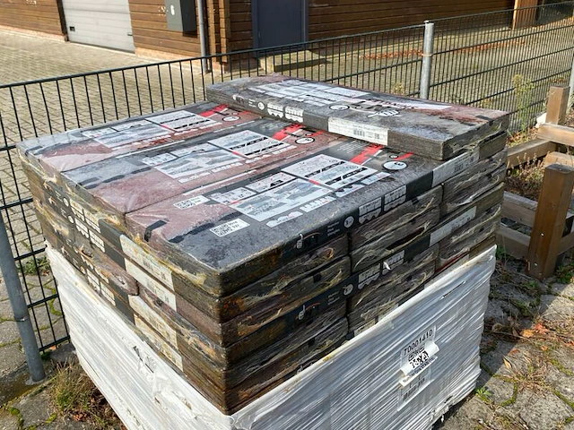 Ca. 15x pak dakshingles, iko, rood, 3m2 per pak - afbeelding 1 van  5