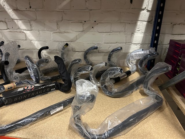 Ca. 15x racefiets stuurbocht, w.o. bontrager, kuota - afbeelding 2 van  9
