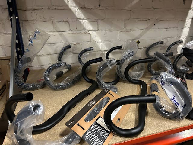 Ca. 15x racefiets stuurbocht, w.o. bontrager, kuota - afbeelding 3 van  9