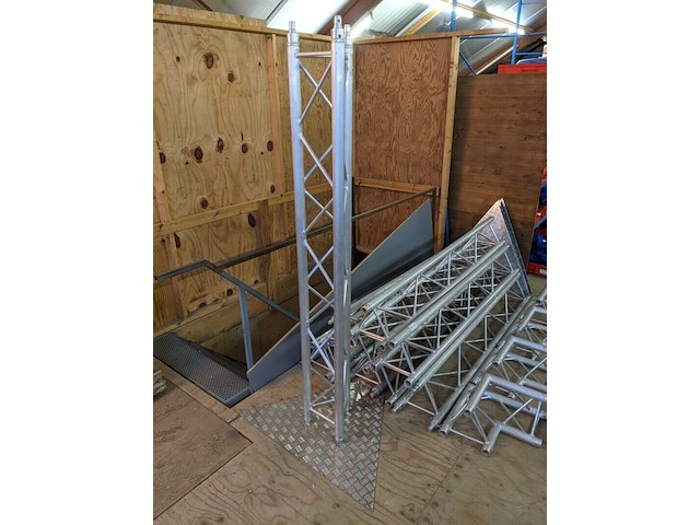 Ca. 15x truss deel met 5x led par 56 rgb spot - afbeelding 6 van  13