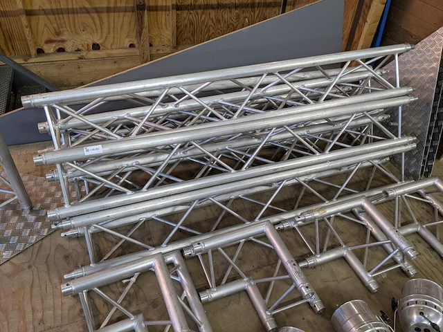 Ca. 15x truss deel met 5x led par 56 rgb spot - afbeelding 8 van  13