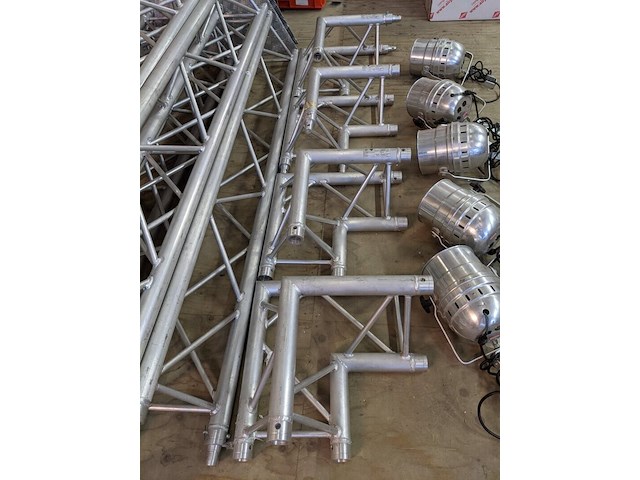 Ca. 15x truss deel met 5x led par 56 rgb spot - afbeelding 9 van  13