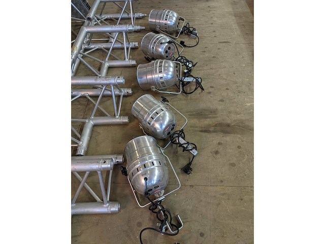 Ca. 15x truss deel met 5x led par 56 rgb spot - afbeelding 11 van  13