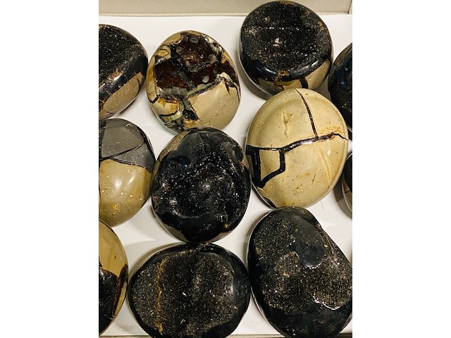 Ca. 15x wilde septarie geodes (handsteen) - afbeelding 6 van  8