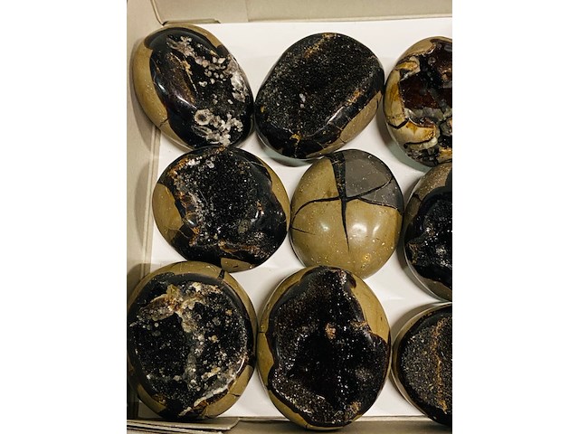 Ca. 15x wilde septarie geodes (handsteen) - afbeelding 7 van  8