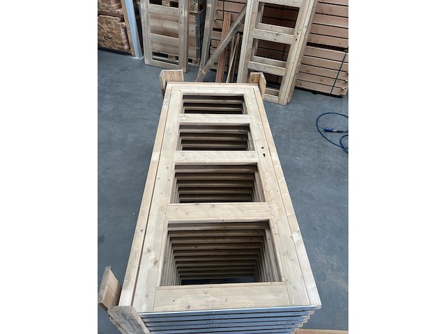 Ca. 16 vuren deurkozijn 90 x 200 cm met plexiglas - afbeelding 1 van  5