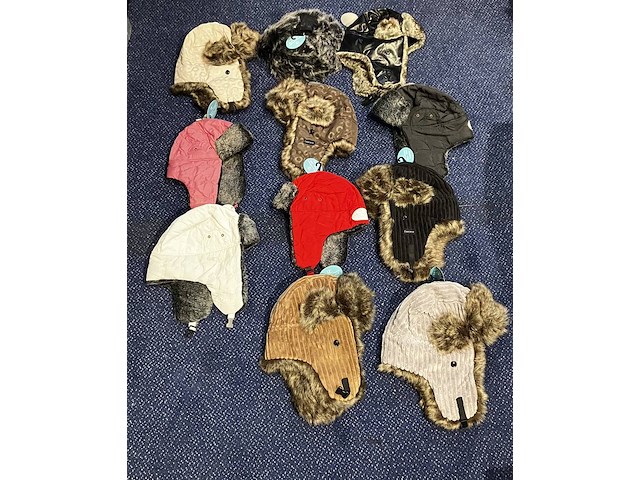 Ca. 160x kunstbont mutsen, dan carol - afbeelding 1 van  5