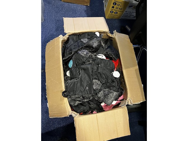 Ca. 160x kunstbont mutsen, dan carol - afbeelding 3 van  5