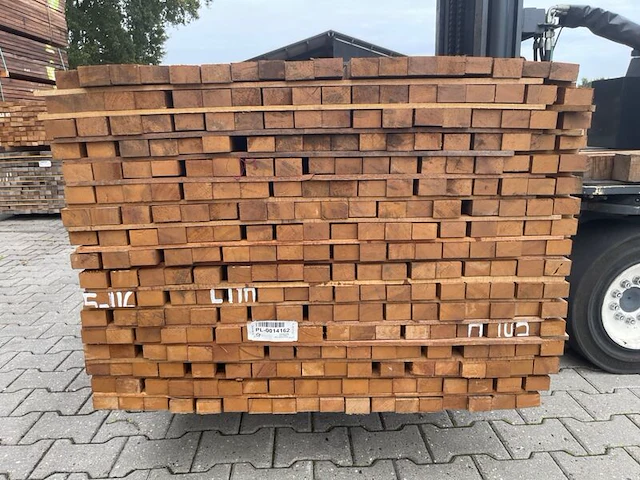 Ca. 162x guyana teak latten fijnbezaagd, 31x50mm, lengte 335cm - afbeelding 3 van  3