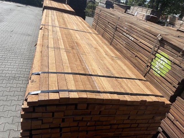 Ca. 162x guyana teak planken fijnbezaagd, 31x50mm, lengte 335cm - afbeelding 1 van  3