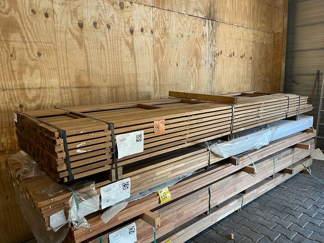 Ca. 167x guyana teak latten geschaafd, 27x40mm, lengte 18/335cm, 83/365cm, 66/395cm - afbeelding 2 van  3