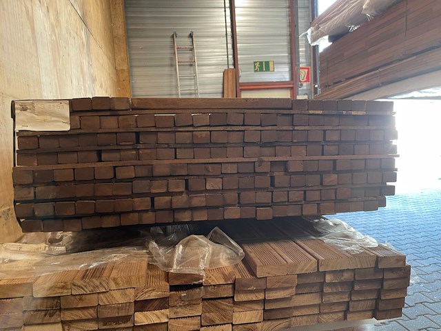 Ca. 167x guyana teak latten geschaafd, 27x40mm, lengte 18/335cm, 83/365cm, 66/395cm - afbeelding 3 van  3