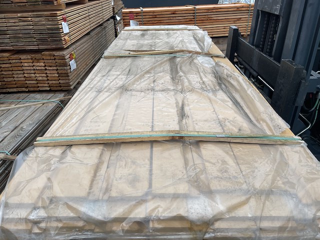 Ca. 168x douglas channelsiding bruin geïmpregneerd, 18x137mm, lengte 300cm - afbeelding 1 van  3