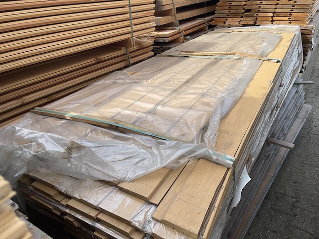 Ca. 168x douglas channnelsiding, 18x137mm, lengte 300cm - afbeelding 1 van  3