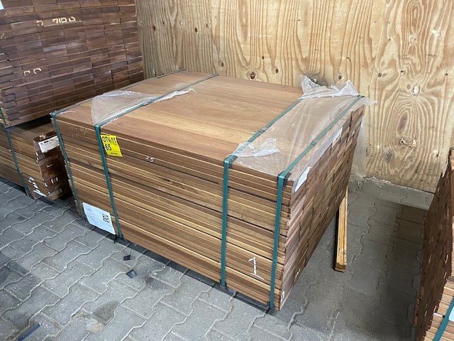 Ca. 168x guyana teak planken geschaafd, 25x145mm, lengte 125cm - afbeelding 2 van  3