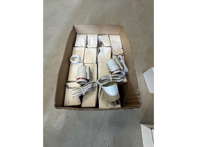 Ca. 16x actuator, zoneregeling, trafo en thermostaat rehau, nea smart 2.0 - afbeelding 5 van  8