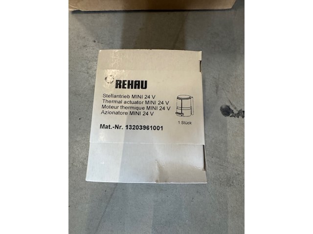 Ca. 16x actuator, zoneregeling, trafo en thermostaat rehau, nea smart 2.0 - afbeelding 6 van  8