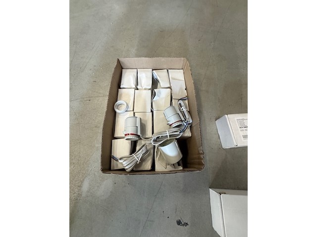 Ca. 16x actuator, zoneregeling, trafo en thermostaat rehau, nea smart 2.0 - afbeelding 8 van  8