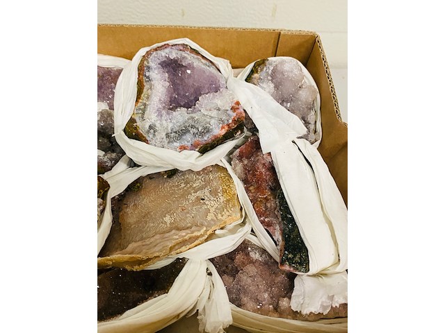 Ca. 16x amethist met chalcedoon ruw - afbeelding 4 van  7