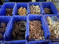 Ca. 16x bak met klemmen/beugels - afbeelding 2 van  4