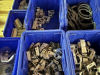 Ca. 16x bak met klemmen/beugels - afbeelding 3 van  4