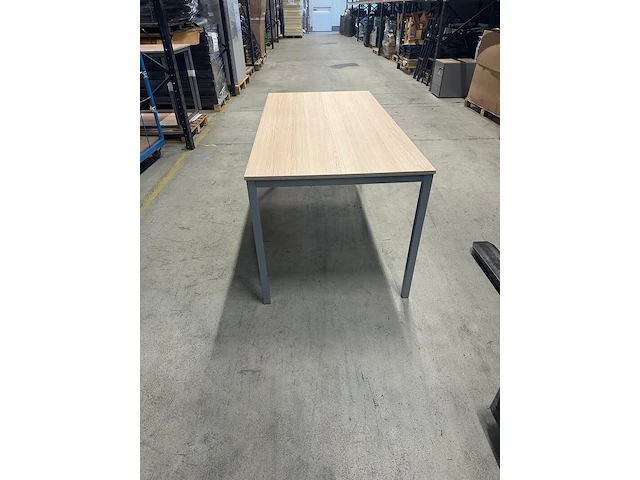 Ca. 16x bureau en 8x vergadertafel - afbeelding 1 van  3