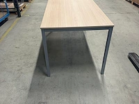 Ca. 16x bureau en 8x vergadertafel