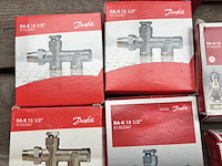 Ca. 16x danfoss thermostatische radiatorventielen en cv-koppelingen - afbeelding 2 van  7
