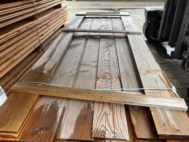 Ca. 16x douglas wisselsponning, 18x190mm, lengte 300cm - afbeelding 1 van  3