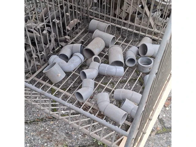 Ca. 16x draadmand met divers pvc materiaal en ijzerwaar - afbeelding 10 van  52