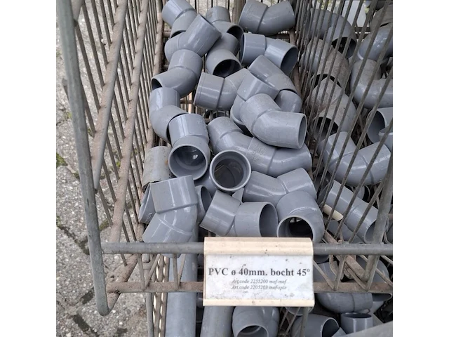 Ca. 16x draadmand met divers pvc materiaal en ijzerwaar - afbeelding 22 van  52
