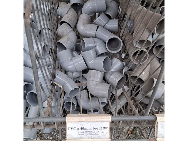 Ca. 16x draadmand met divers pvc materiaal en ijzerwaar - afbeelding 24 van  52