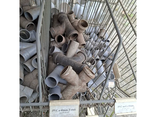 Ca. 16x draadmand met divers pvc materiaal en ijzerwaar - afbeelding 26 van  52