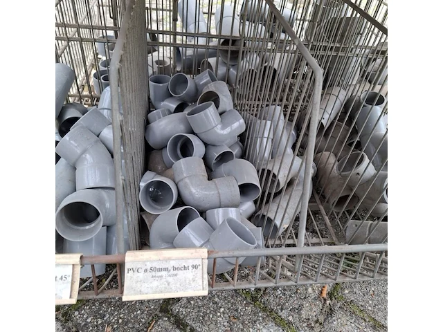 Ca. 16x draadmand met divers pvc materiaal en ijzerwaar - afbeelding 30 van  52