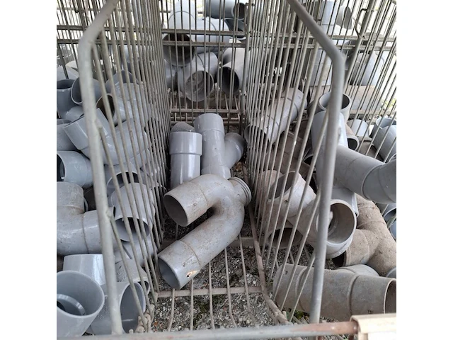 Ca. 16x draadmand met divers pvc materiaal en ijzerwaar - afbeelding 31 van  52