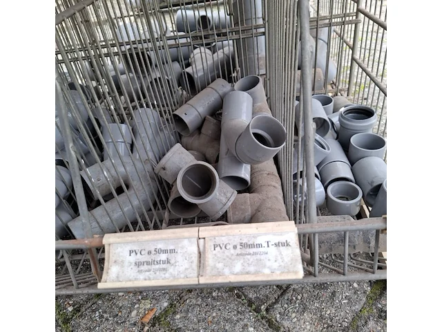 Ca. 16x draadmand met divers pvc materiaal en ijzerwaar - afbeelding 32 van  52