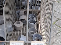 Ca. 16x draadmand met divers pvc materiaal en ijzerwaar - afbeelding 38 van  52
