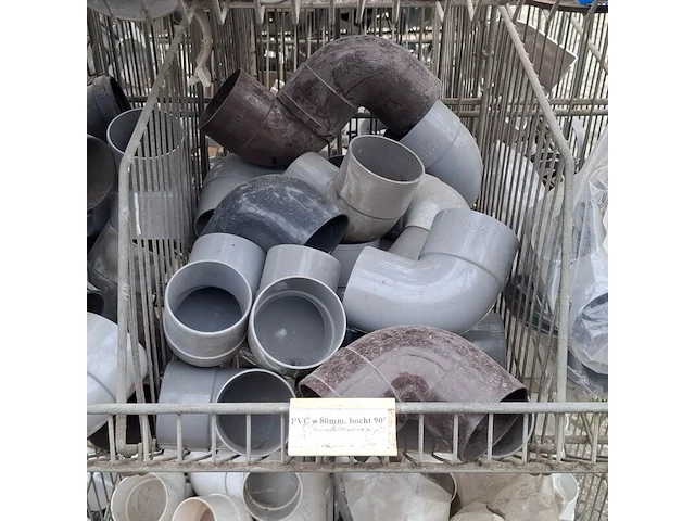 Ca. 16x draadmand met divers pvc materiaal en ijzerwaar - afbeelding 43 van  52