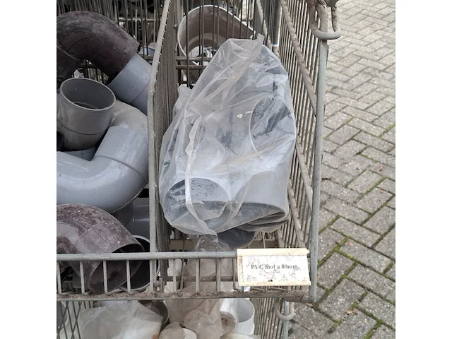 Ca. 16x draadmand met divers pvc materiaal en ijzerwaar - afbeelding 44 van  52