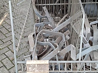 Ca. 16x draadmand met divers pvc materiaal en ijzerwaar - afbeelding 45 van  52